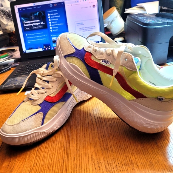 Ladies Sneakers - Picture 1 of 7